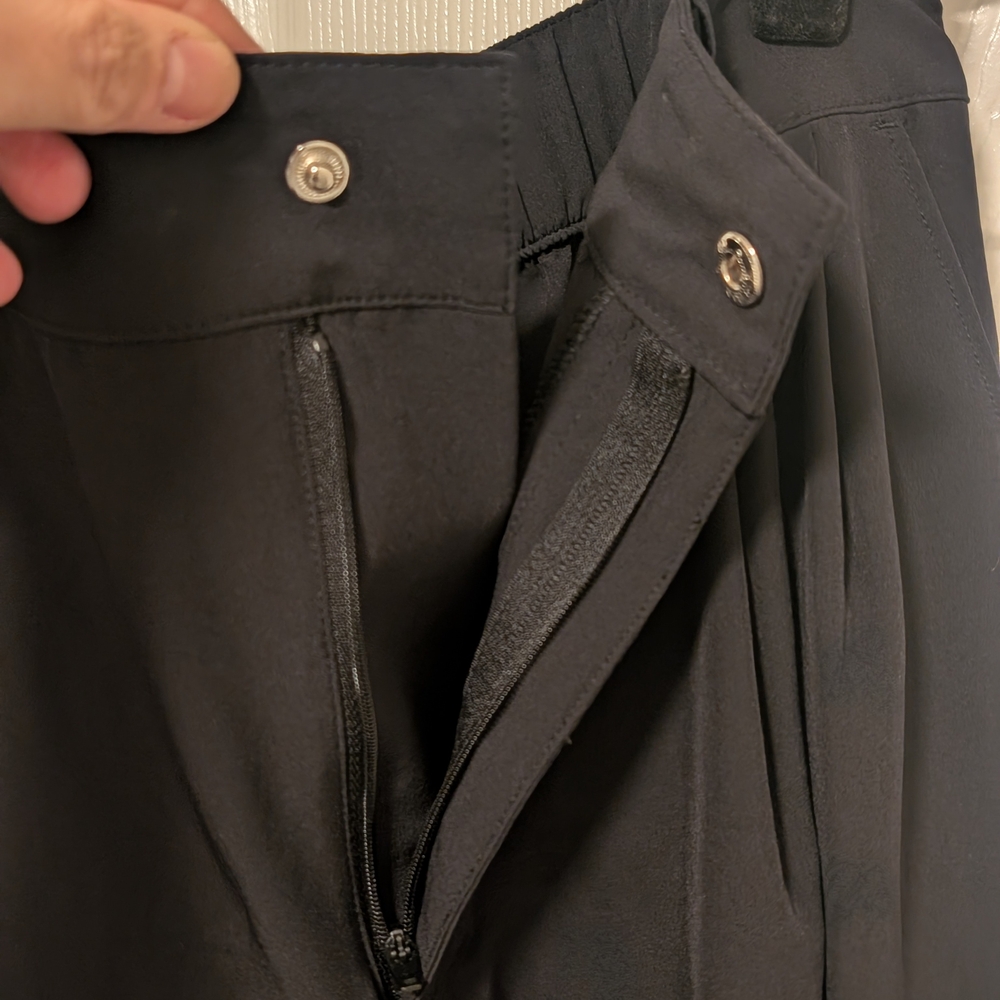 GAP Fit High-rise Runaround Cargo Joggers. Women's. Size Small. Black. - Picture 5 of 8